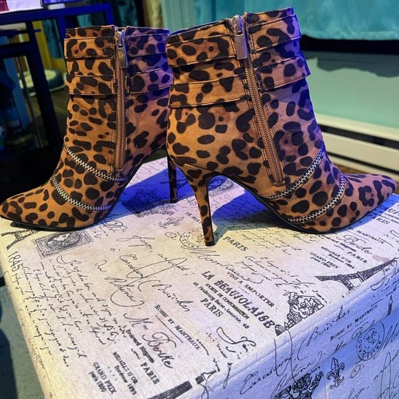 High heel Leopard Print Boots - Picture 3 of 6